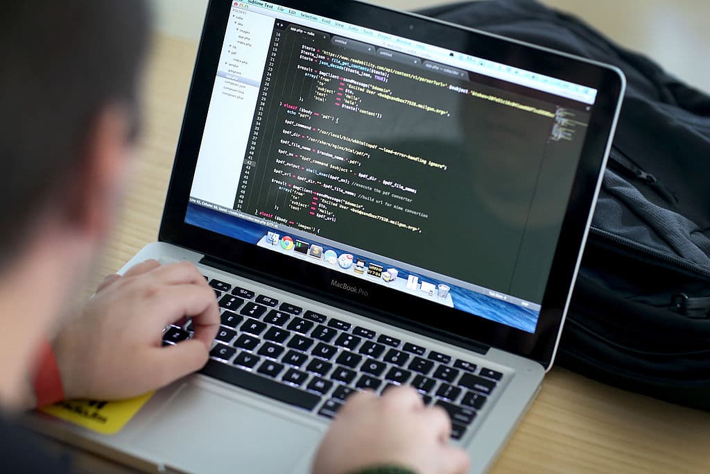 <b>APRENDIZAJE DIGITAL</b>
<br>· El distrito también ofrece una 
<a href="https://www.univision.com/local/philadelphia-wuvp/distrito-escolar-de-filadelfia-recibe-aprobacion-para-comprar-50-000-chromebooks-para-que-los-estudiantes-video">Academia Digital</a>, un programa educativo completamente virtual.
<br>
<br>· Se espera que el proceso de registro comience a fines de julio, dijo el distrito.
<br>
<br>· Los estudiantes que optan por la Academia Digital deben permanecer en ese modelo durante el primer trimestre y solo podrán realizar la transición al comienzo de un nuevo trimestre.
<br>
<br>· El distrito dijo que está comprometido a garantizar que los estudiantes tengan la tecnología adecuada y el acceso a Internet para el aprendizaje virtual.
<br>