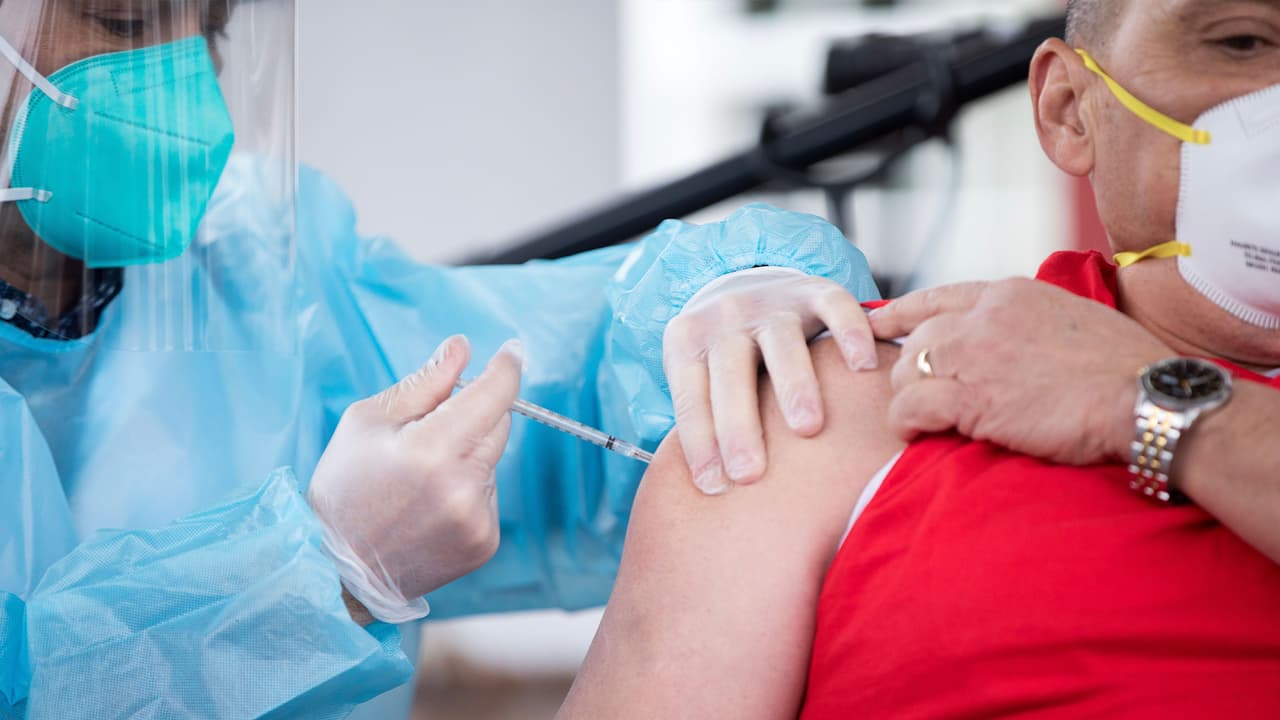 Preocupa a las autoridades la caída de la demanda de la vacuna contra el coronavirus en EEUU