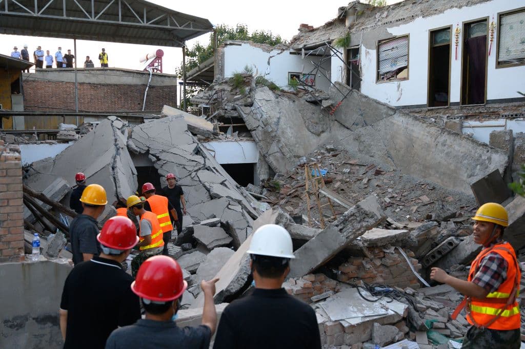 Al menos 29 personas han muerto y otras 28 resultaron heridas como consecuencia del derrumbe de un restaurante de dos plantas en la localidad china de Chenzhuang, en el centro-norte del país asiático, según informó la agencia estatal de noticias Xinhua.