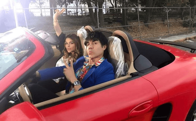 En 'Nosotros los Guapos' lo hemos visto hacer lo imposible para conquistar el corazón de estrellas como Grettell Váldez.