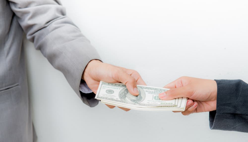 A nivel económico, Venus retrógrado probablemente influyó en tu cartera, pues quizá hizo que derrocharas más dinero a fines de año, que casualmente llega con la época de Navidad, fin de año, los obsequios, regalos y demás compras de la temporada.