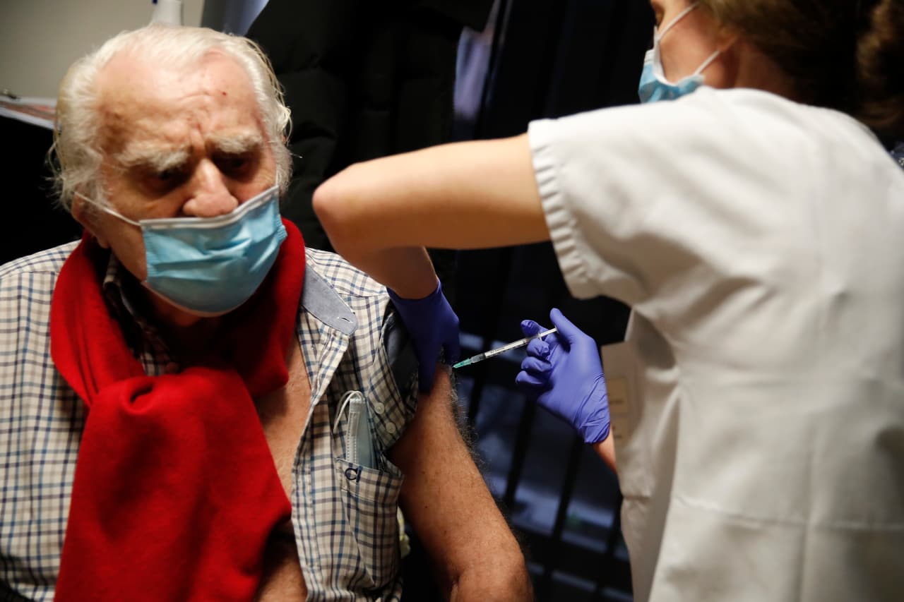 <b>Unión Europea.</b> 
<b>6.09 dosis administradas por cada 100 personas. </b>Países como Alemania, Francia, España, Rumania, Italia o Dinamarca ya han vacunado totalmente a alrededor del 2% de su población.