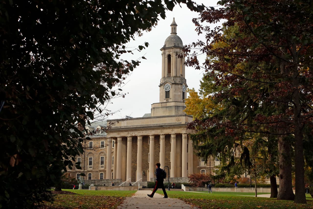 <b>8. <a href="https://www.usnews.com/best-colleges/university-of-pennsylvania-3378">Universidad de Pennsylvania</a></b>
<br>
<br>
<b>Ubicación: </b>Philadelphia, Pennsylvania
<br>
<b>Costo matrícula:</b> 55,584 dólares
<br>
<b>Costo hospedaje:</b> 15,616 dólares
<br>
<b>Fecha límite de aplicación: </b>5 de enero
<br>
<b>Selectividad:</b> Muy selectiva - 9%
<br>
<b>La media de salario un año después de la graduación:</b> 66,100 dólares