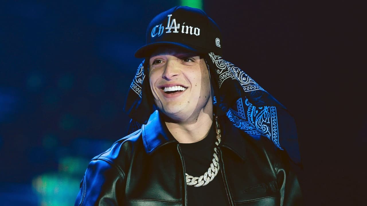 Preocupa la salud de Peso Pluma: su equipo y familia temen por su vida