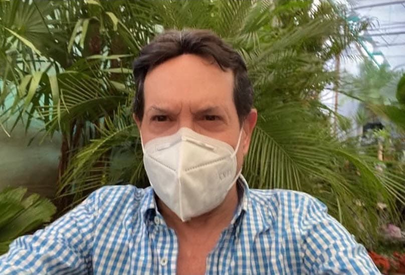 "Yo no hice nada malo, 
<b>no cometí ningún delito</b>, fui a ponerme la vacuna y 
<b>con mi <a href="https://www.youtube.com/watch?v=8_7nnSq3bW8" target="_blank">pasaporte mexicano</a></b> me la puse, ni siquiera llevé algún papel que me involucre en algún delito o alguna cosa, nada", explicó al periodista Edén Dorantes.
<br>