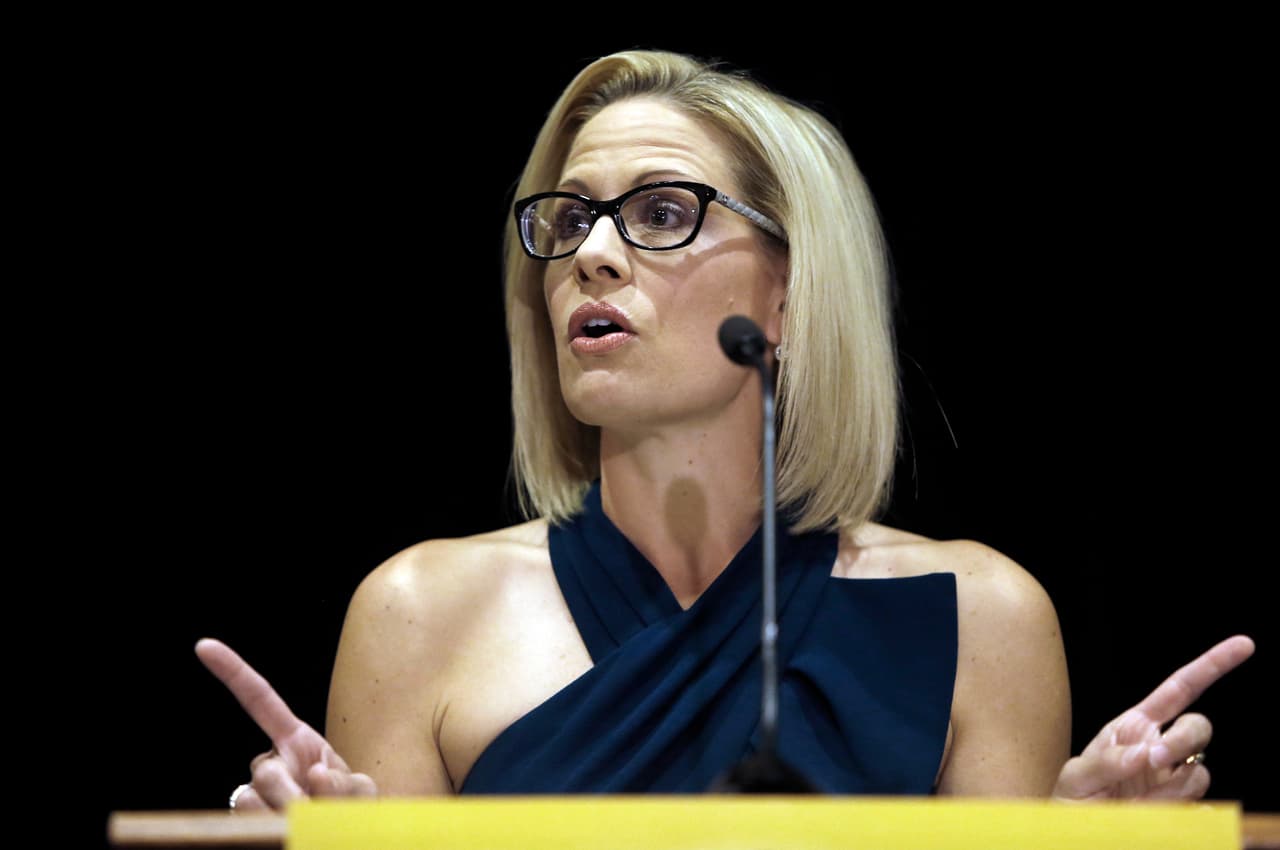 <b>Krystine Sinema.</b> Es la primera mujer que llega al Senado por el estado de Arizona. Arrebató un puesto seguro a los republicanos al imponerse sobre Martha McSally con una diferencia de 1.7%. Es la primera demócrata en representar a Arizona en la Cámara Alta desde 1994.