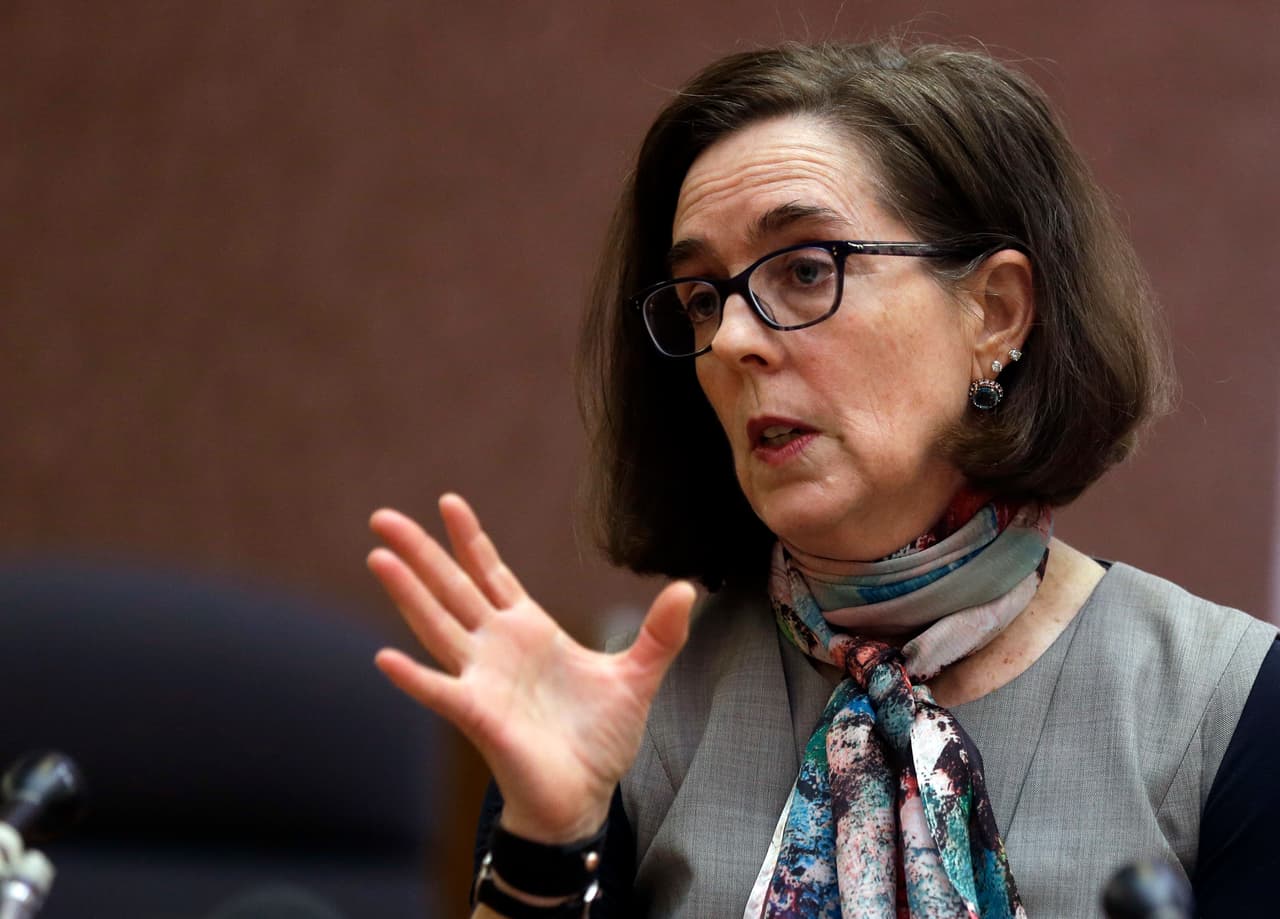 <b>Kate Brown.</b> Se convirtió en la primera gobernadora abiertamente bisexual de EEUU cuando fue seleccionada para sustituir a demócrata John Kitzhaber, cuando renunció a la gobernación de Oregon. Ganó la elección especial el año siguiente y fue reelegida en noviembre de 2018.