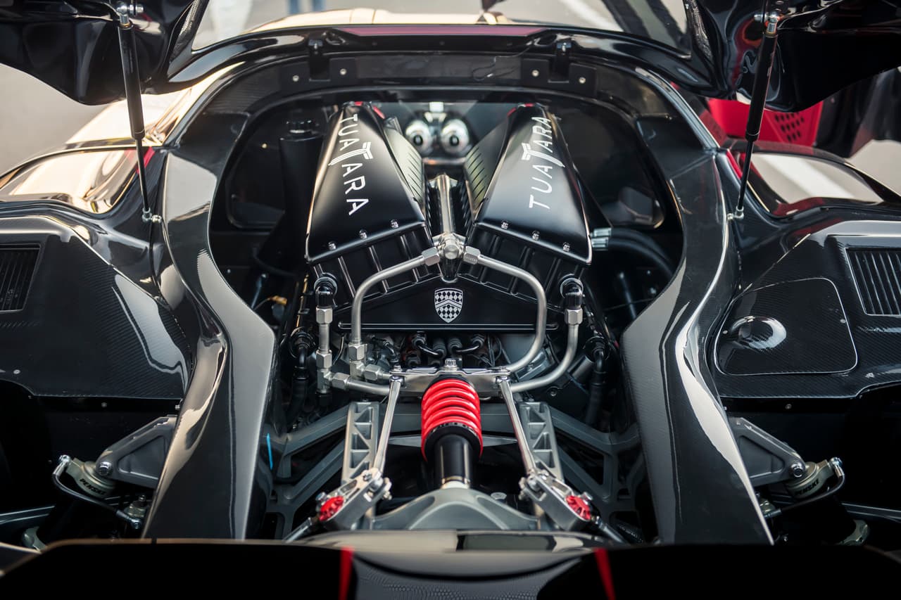 SSC Tuatara, el carro de producción más rápido del mundo con un registro de 316.11 mph (508.73 km/h).
