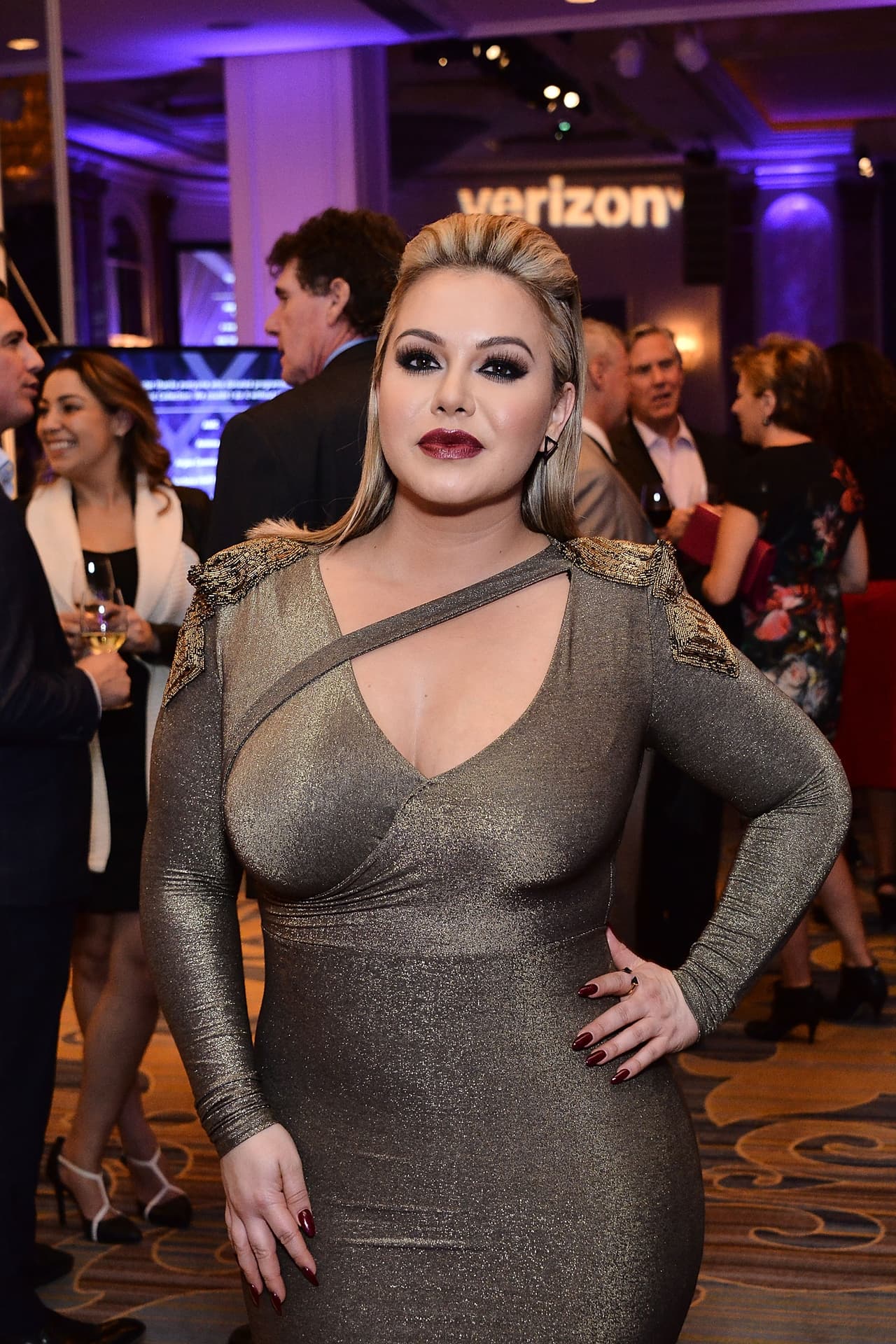 Chiquis debutó en televisión internacional al presentar su segundo sencillo "Esa no soy yo", esto durante la edición de 2014 de Premios Juventud.