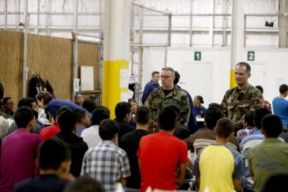 Arizona colinda con Sonora, México por lo que la presencia de migrantes es constante, y tiene una red conformada por instituciones gubernamentales y asociaciones civiles para dar asilo y apoyo a migrantes.