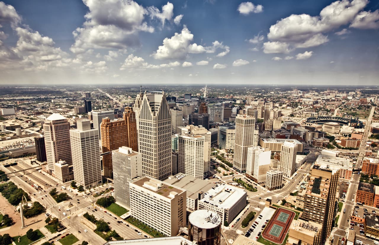 <h3 class="cms-H3-H3">15. Detroit, Michigan</h3>
<br>
<br>🏠 
<b>Porcentaje por encima de su valor esperado: </b>51.2%
<br>
<br>🏠 
<b>Valor promedio de una casa:</b> $238,278
<br>
<br>🏠 
<b>Valor esperado de una casa:</b> $157,631
<br>