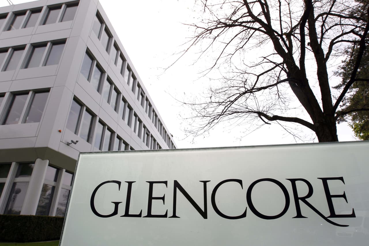 La empresa minera 
<b><a href="http://www.glencore.com/">Glencore</a>,</b> con sede en Suiza y ramificaciones en el mundo pero particularmente en América Latina, es uno de los principales clientes de Appleby. En Argentina, Chile, Colombia se descubrieron algunos de los esquemas y negociaciones bajo la sombra de los paraísos fiscales.
<br>