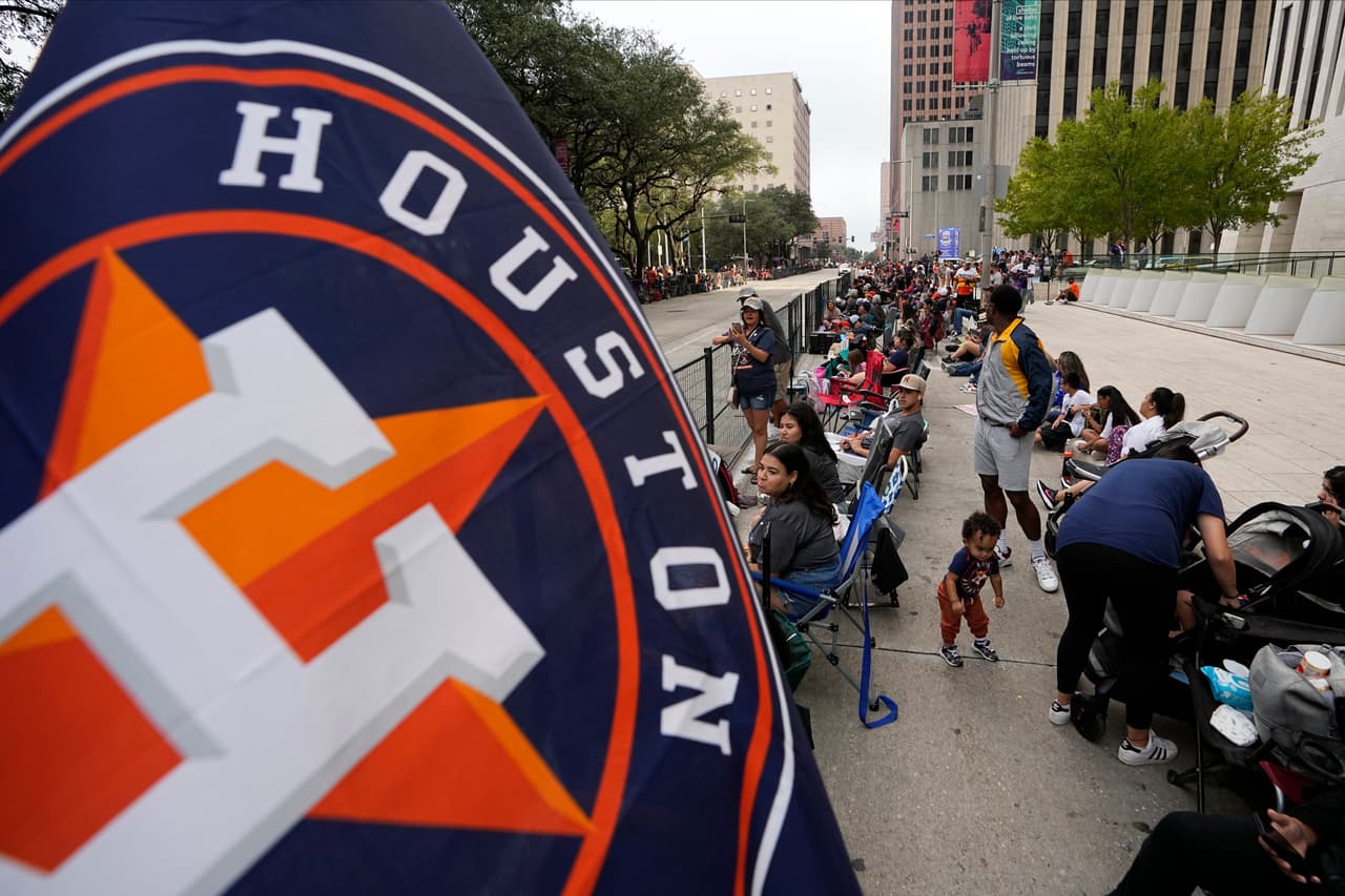 La ciudad se pintó de azul y naranja, los colores de los Astros.