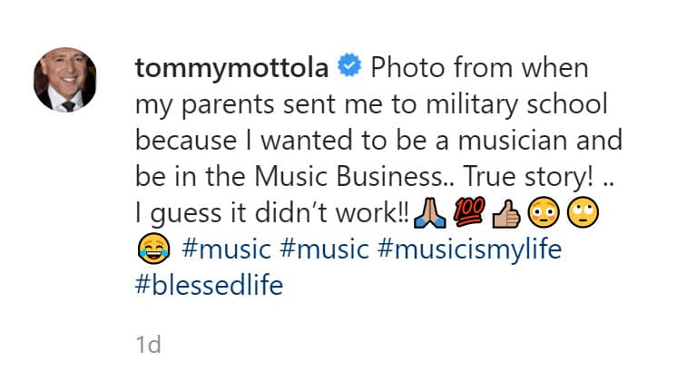 "Foto de cuando mis padres 
<b>me enviaron a la escuela militar</b> porque quería ser músico y estar en el negocio de la música. ¡Historia verdadera!... Supongo que no funcionó", compartió Tommy Mottola, hoy considerado uno de los ejecutivos de la industria más importantes del mundo. 
<br>