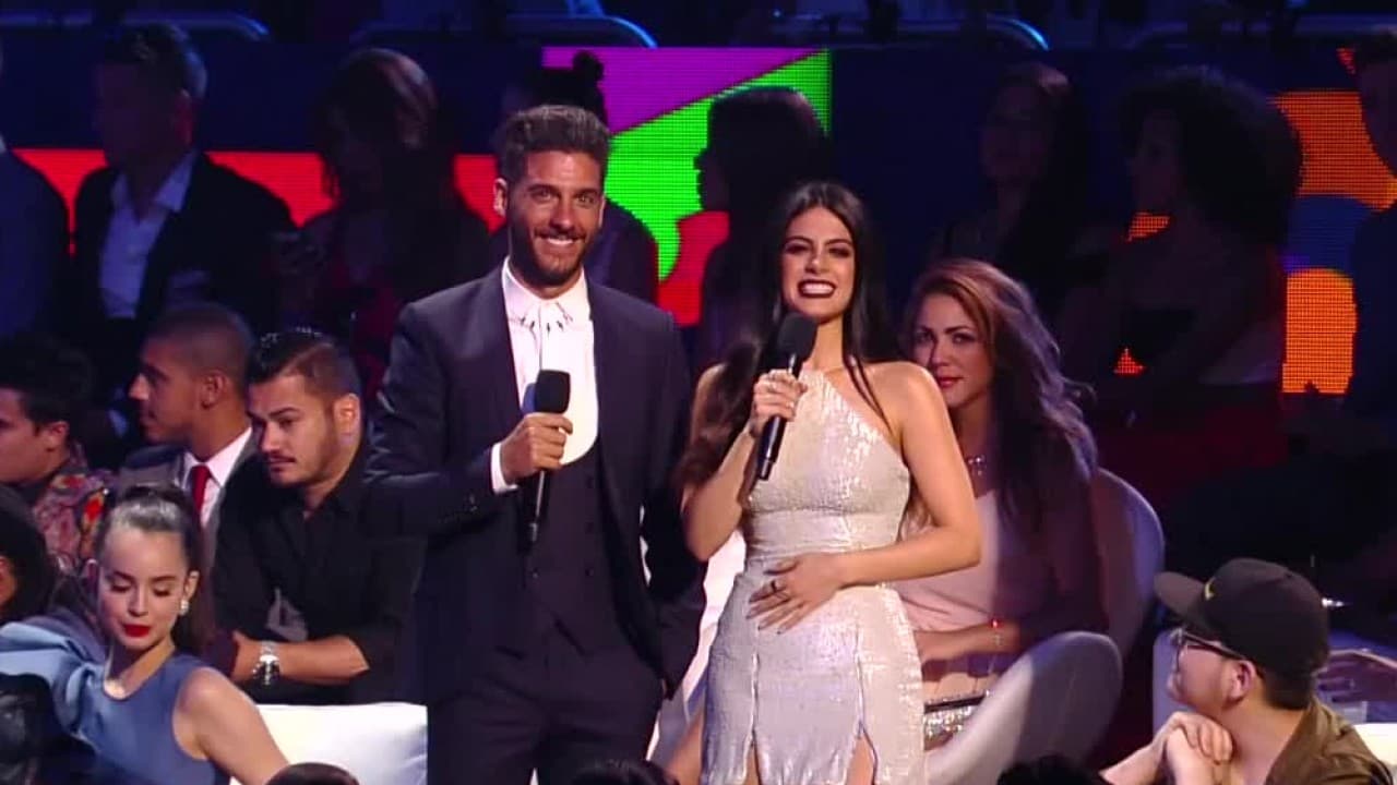Tutorial: maquíllate como Emeraude Toubia en Premios Juventud