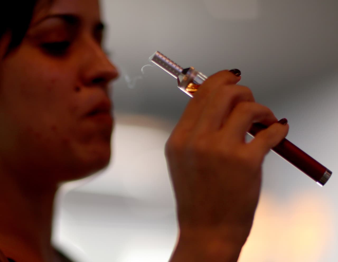 Si recientemente ha usado productos de cigarrillos electrónicos o vapeo, y tiene síntomas similares a los reportados en este brote, consulte a un proveedor de atención médica.