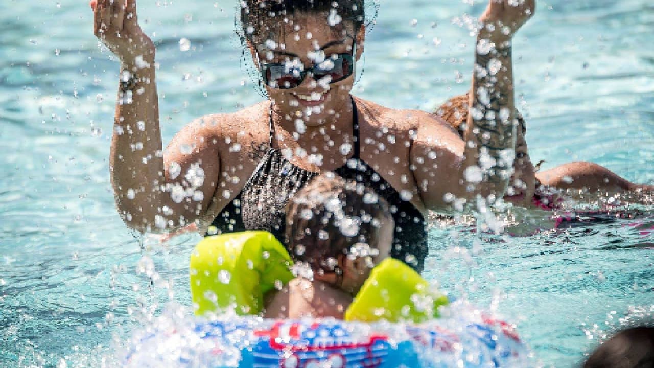 <b>Sunnyslope Pool</b>
<br>Abierto de lunes a jueves, sábados y domingos de 12 p.m. a 6 p.m. Viernes cerrado. 
<a href="https://goo.gl/maps/TMsVLTiuozC2" target="_blank">301 W. Dunlap Road.</a> Teléfono: 602-262-7165. Niños gratis. Adultos $3.