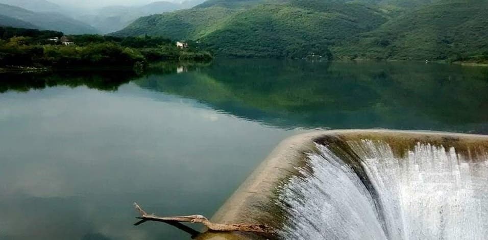 <b>Puesto 1. Querétaro | Almacenamiento: 18%</b>
<br>
<b> </b>
<br>En este céntrico estado mexicano, de 38 cuerpos de agua, cuatro están vacíos y el resto acumula un promedio del 17.7% de almacenaje, de acuerdo con información registrada por la Secretaría de Desarrollo Agropecuario (Sedea) y la Comisión Nacional del Agua. 
<br>
<br>La baja captación de agua en las presas del estado ha comenzado a impactar los ciclos de producción agrícola. En la imagen aparece la Presa Jalpan, que se ubica en la Sierra Gorda de Querétaro, es la única del estado que está al 50% de su capacidad.