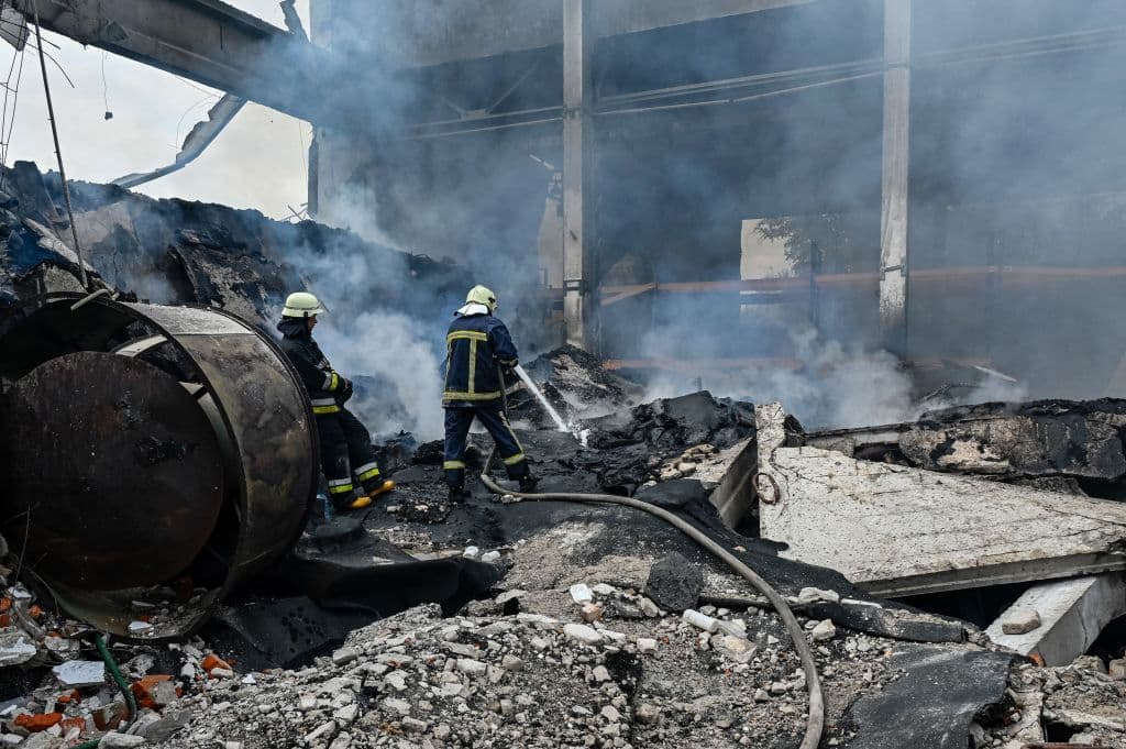 "Debemos ser conscientes de que mañana es posible que haya provocaciones rusas repugnantes y bombardeos brutales", advirtió en su tradicional mensaje nocturno el 
<a href="https://www.univision.com/temas/volodymyr-zelensky">presidente ucraniano, Volodymyr Zelensky</a>. "Responderemos a toda manifestación del terrorismo ruso", añadió.