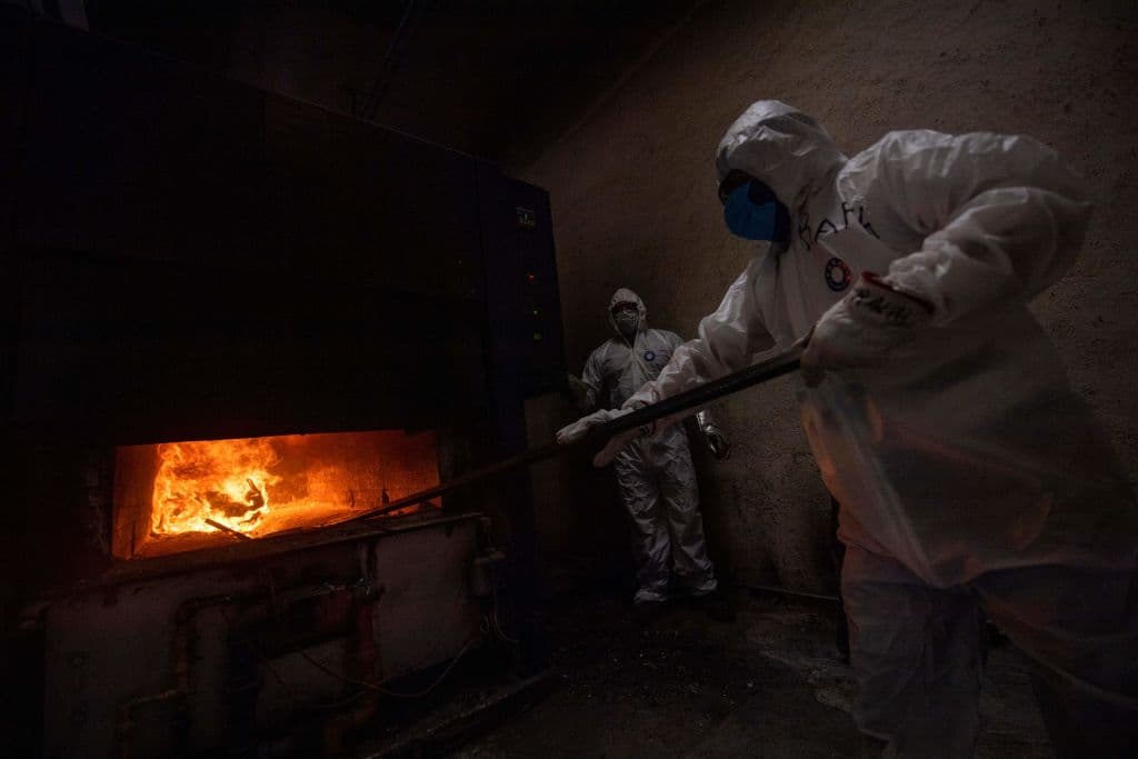 El crematorio de Azcapotzalco en la Ciudad de México, el 6 de agosto de 2020. 
<br>
<br>Toda la cadena que da servicios para familias de fallecidos, desde las funerarias, los cementerios, pasando por los crematorios, reportan altas demandas debido a la pandemia. 
<br>