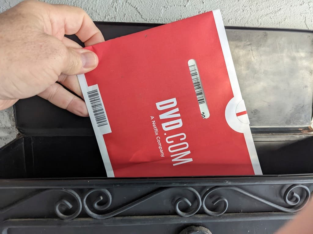 Netflix dice adiós a su servicio de DVD: así surgió la innovadora idea de enviar entretenimiento por correo postal hace 25 años 
