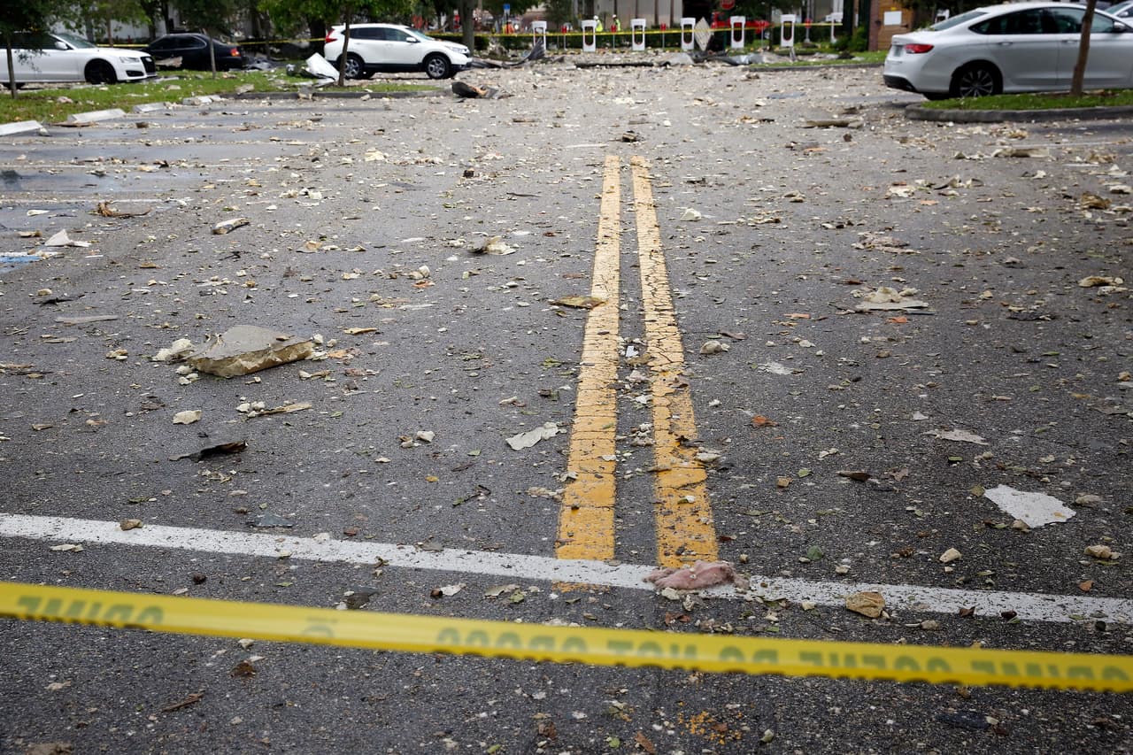 Según indicaron las autoridades, la explosión dejó 21 personas heridas, 2 de ellas de gravedad, y sustanciales destrozos en varios locales del centro comercial, ubicado al norte de Miami.