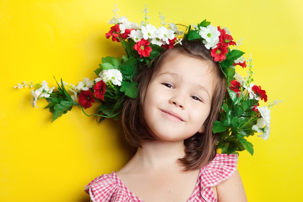 Llegamos aquí al elegante y armonizado signo Libra, y cuando en tu hijo o hija afloran los mejores rasgos libranos tenemos a un diplomático, elegante, educado, romántico y encantador, fácil de tratar, sociable, idealista, pacifista, justo y equitativo, amante de la belleza y la armonía ¡todo un estuchito!