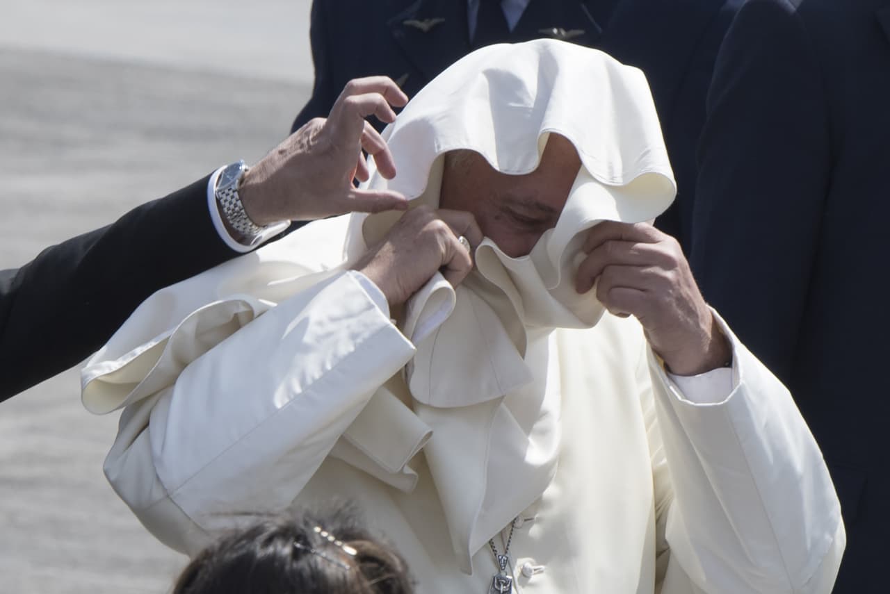 "Si algo ha hecho, no ha sido suficiente": las víctimas de sacerdotes pederastas le piden cuentas al Papa en Chile y Perú
