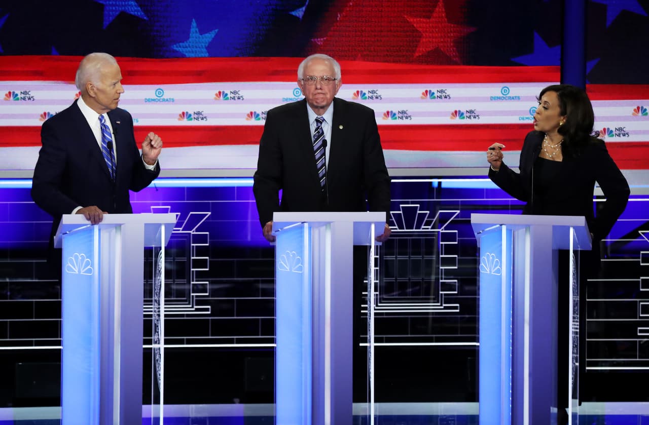 La senadora en plena discusión con Joe Biden durante el segundo debate del proceso de primarias demócratas realizado en Miami, Florida, en junio de 2019. En ese momento competían 20 precandidatos.