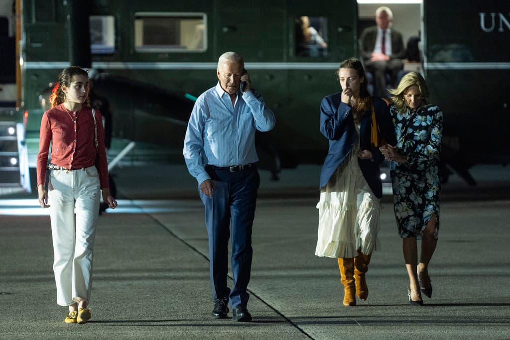Demócratas de peso descartan reemplazar a Biden para las presidenciales, pese al descontento por su flojo debate
