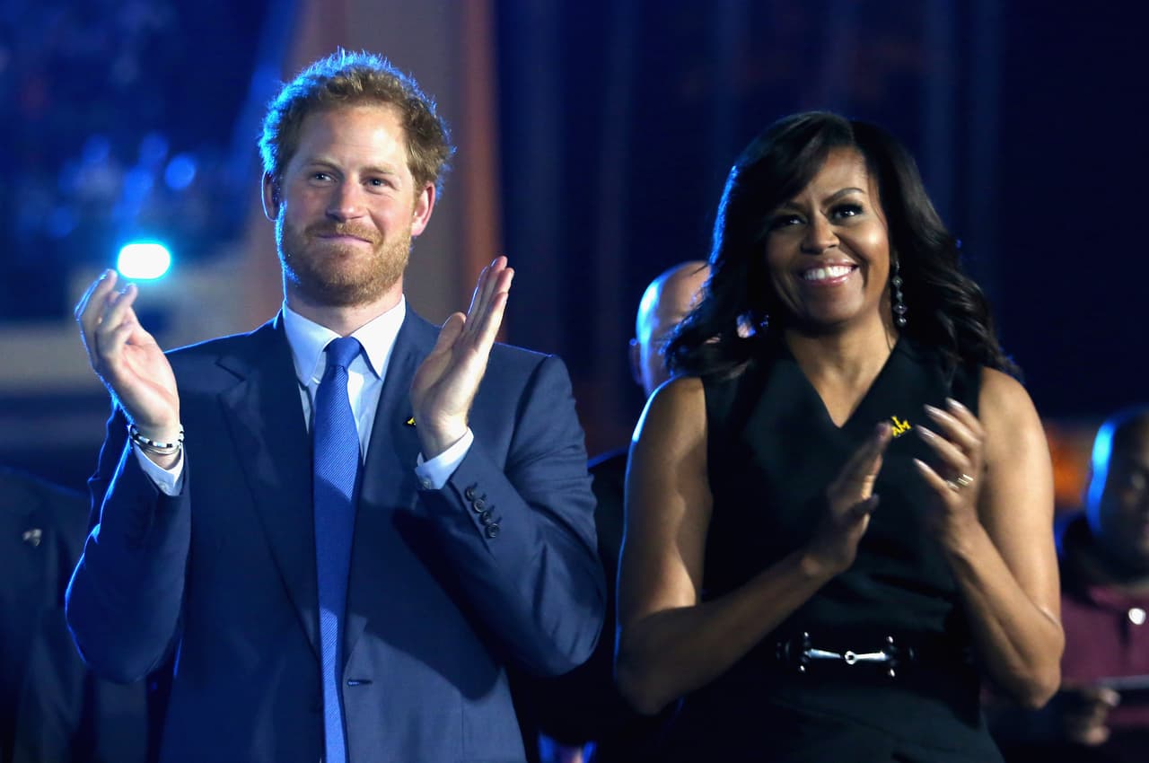 Se involucró en el movimiento internacional 
<a href="http://www.changedirection.org/"><u>Change Direction</u></a>, junto a los Duques de Cambridge, a través del cual habló sobre la importancia de tratar las enfermedades mentales con la misma urgencia que las enfermedades físicas. "Tenemos que aprender a identificar las señales de problemas de salud mental. Tenemos que tener el valor para iniciar y mantener conversaciones difíciles con nuestros amigos y familiares - y buscar ayuda cuando lo necesitemos", 
<a href="http://www.huffingtonpost.co.uk/michelle-obama/lets-change-the-conversation-around-mental-health_b_9245816.html"><u>escribió</u></a>.