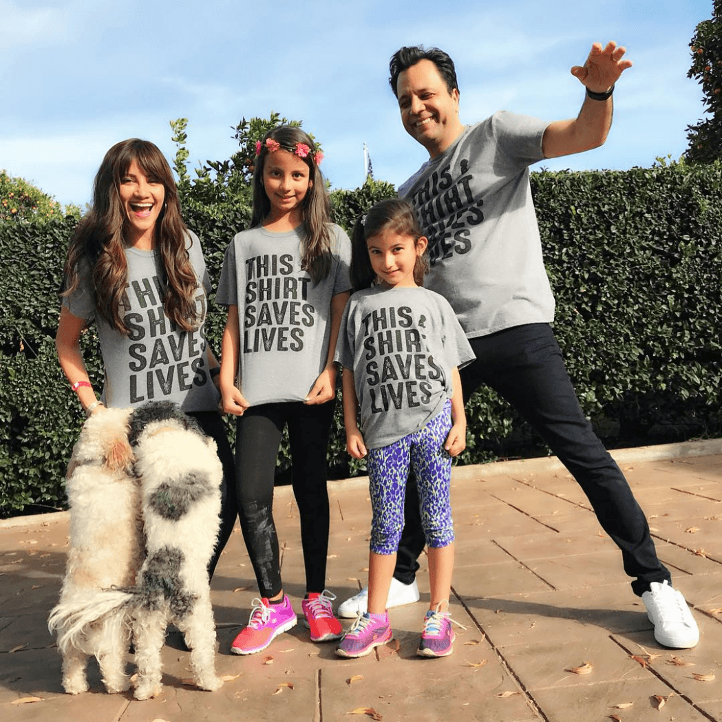 Los locutores de 
<b><a href="https://www.univision.com/temas/omar-y-argelia-show">'El Show de Omar y Argelia'</a></b> y sus dos hijas también son amantes de los caninos. Ellos tienen dos perritas llamadas 'Oreo' y 'Cookie'.