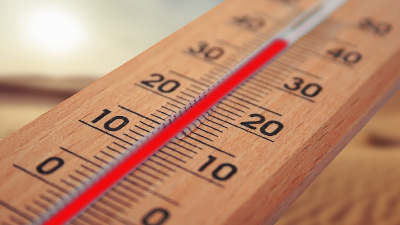 El
<b> Servicio Meteorológico Nacional (NWS) emitió una alerta por calor extremo</b>, la cual estará vigente hasta la mañana del sábado 13 de julio. Se prevé que este miércoles se llegue al máximo de temperaturas, por lo que extremar precauciones es necesario. 
<br>