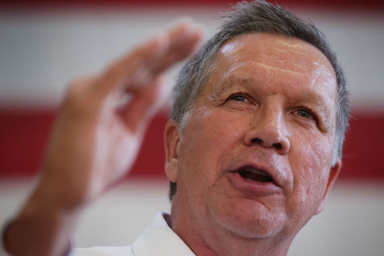 <b>John Kasich.</b> “O están en sintonía con él (Trump) o le tiene miedo. Temen ser sustituidos o severamente criticados", 
<a href="https://www.npr.org/2020/11/22/937816320/former-ohio-gov-john-kasich-says-gop-is-afraid-of-trump"><u>dijo el exgobernador de Ohio</u></a> y excandidato a la nominación republicana a NPR. Consideró como "absurda" la negativa de Trump a conceder la victoria a Biden.