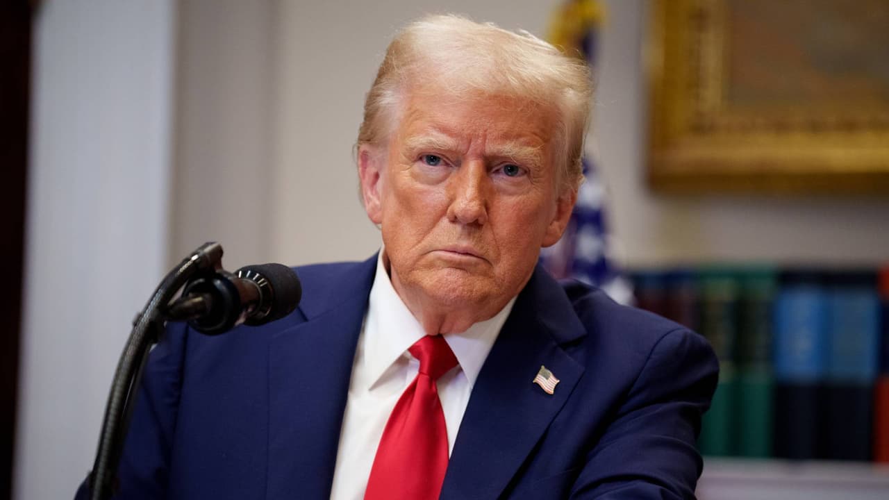 Trump ordena desplegar dos submarinos nucleares cerca de Rusia tras declaraciones de expresidente ruso