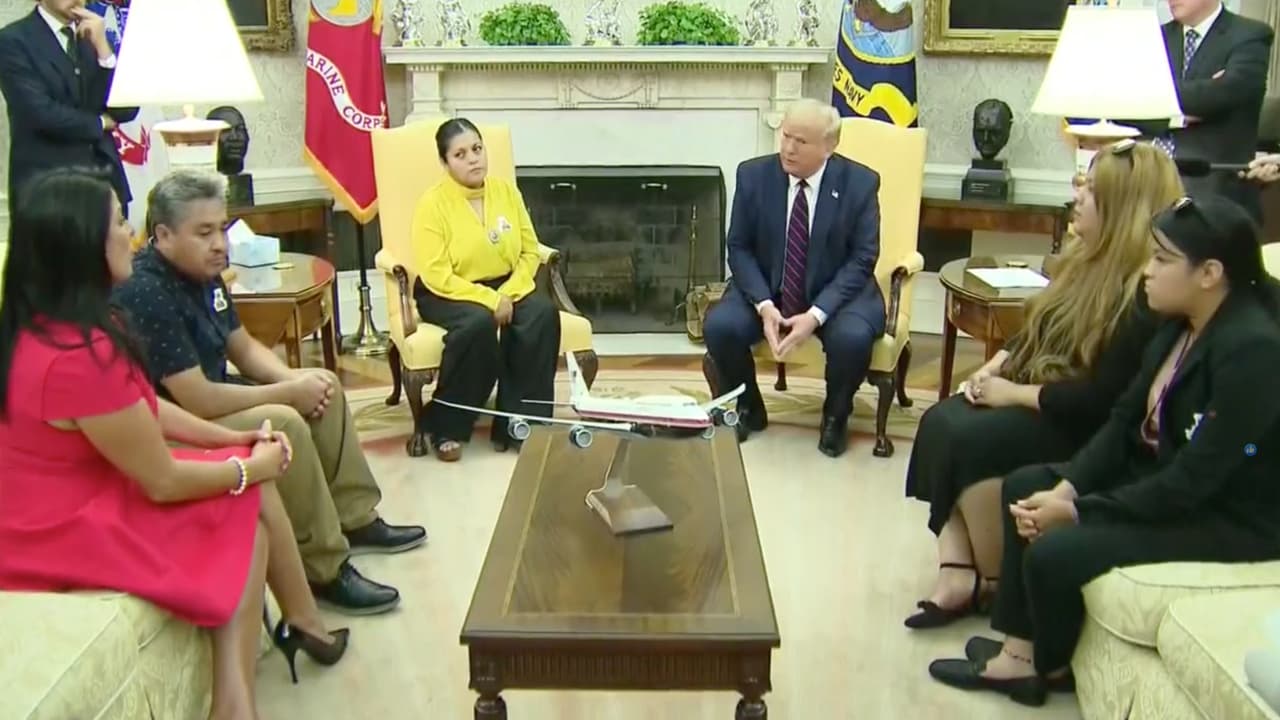 “Vamos a llegar al fondo de esto, posiblemente esto ayude a otras personas que viven situaciones como la de Vanessa, vamos a estar en contacto constante”, aseguró el presidente Trump. 
<br>