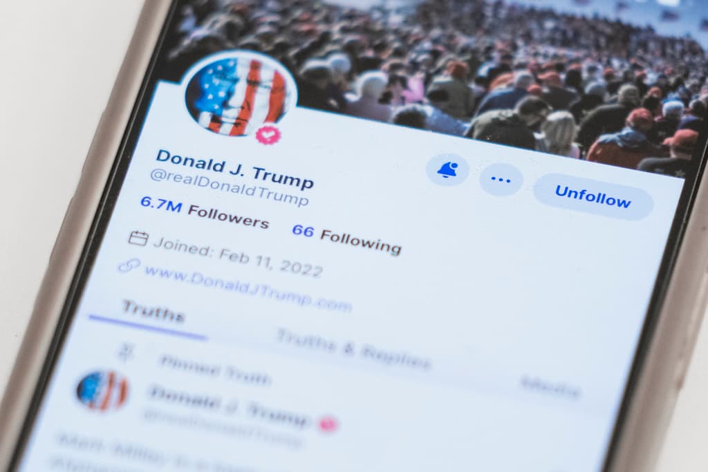 Las acciones de la red social de Trump siguen derrumbándose: te explicamos por qué