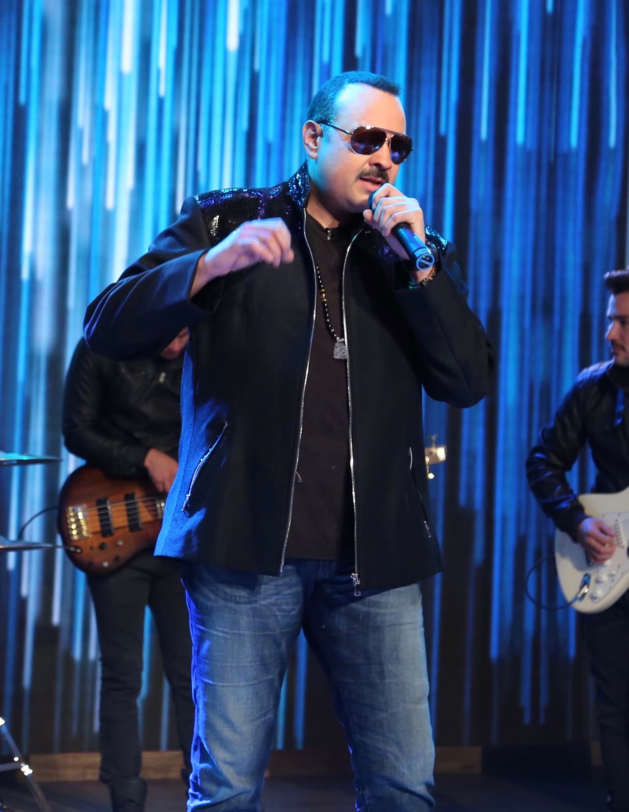 Hasta ahora, Pepe Aguilar no ha dado una postura oficial ante lo sucedido. 
<br>