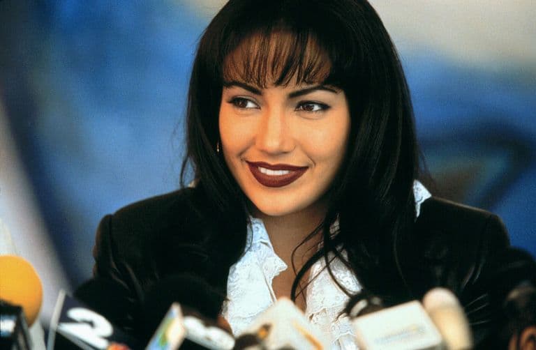 <b>Jennifer Lopez</b>
<br>Quizá la interpretación más famosa de la también empresaria fue la que hizo Jennifer Lopez , debido a que la película biográfica de 'Selena' se estrenó solo dos años después de su trágica muerte.