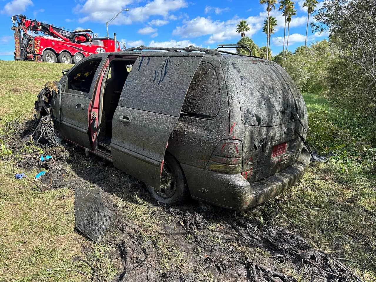Restos humanos estaban a bordo de la camioneta y la Policía de Orlando dijo que aún se está a la espera de la confirmación de que pertenecen a Lemire.