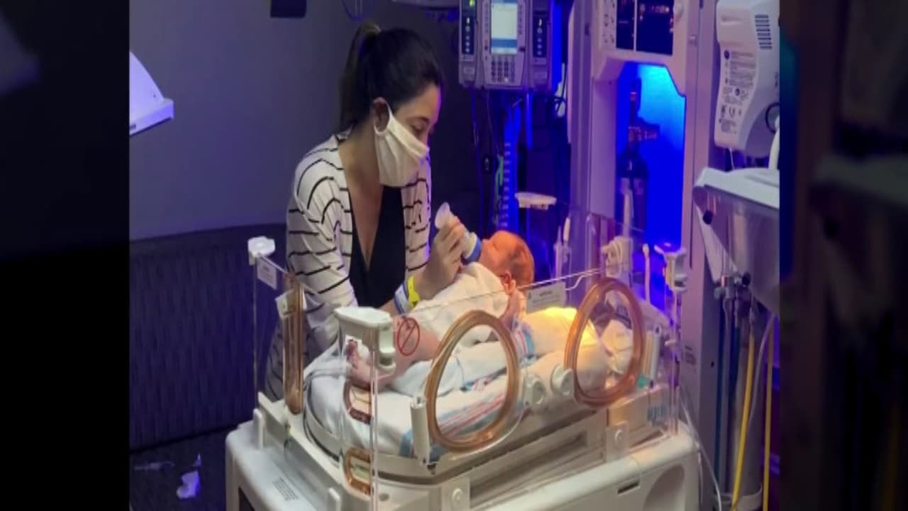 Para ella, Ford representa el amor de su vida. Por eso no se apartó de él durante esos 10 “largos” días en los que estuvo en el hospital. 
<b>Fue difícil ver cuando le ponen su oxígeno, “porque uno planifica que va a ser de una manera y termina siendo de otra manera. </b>Sin embargo, agradece a Dios tenerlo sano. “Es un niño muy fuerte”, asegura. 
<br>