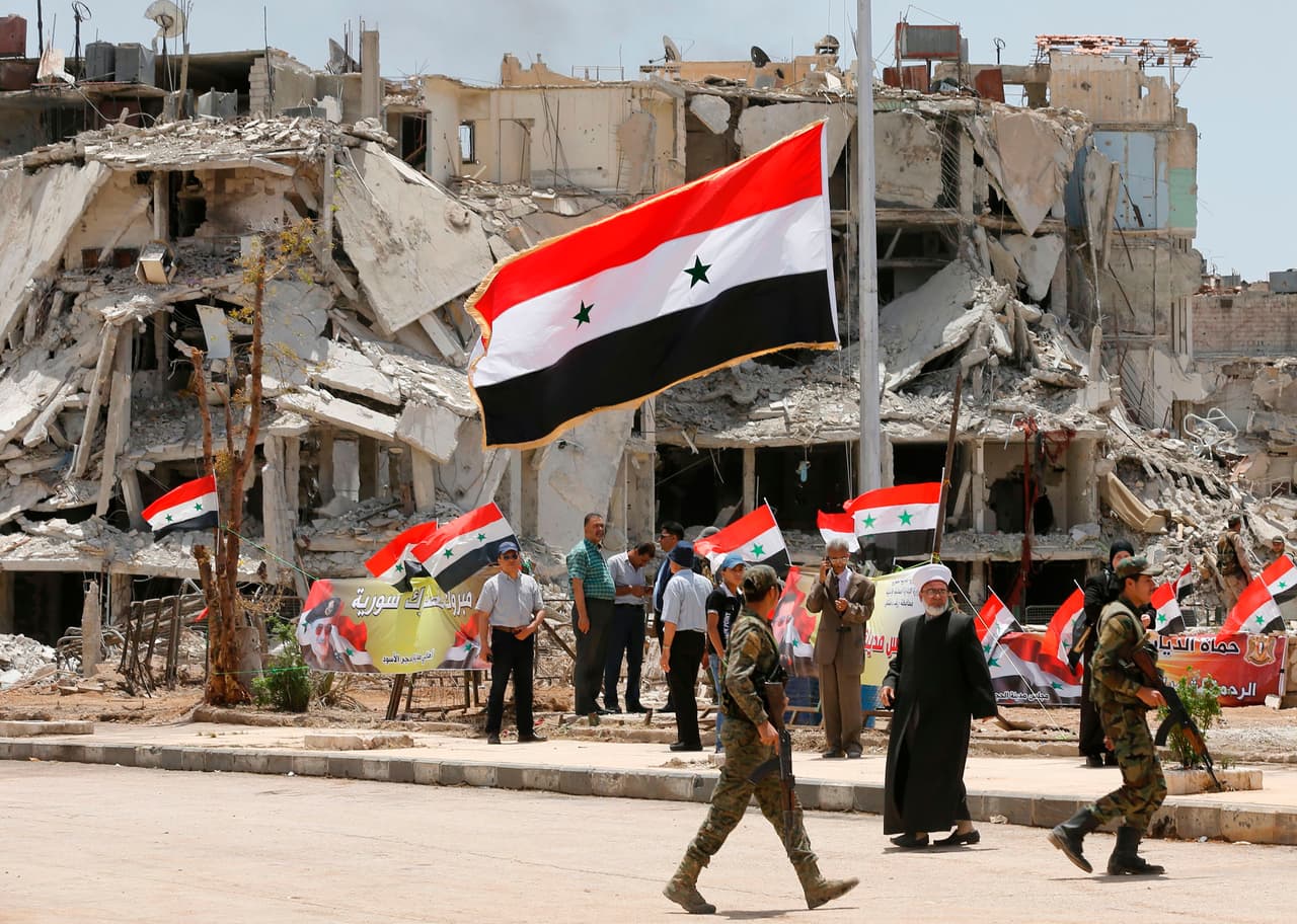 <b>Las 10 ciudades donde el costo de la vida es barato:</b>
<br>
<br>
<b>Puesto 173. Damasco (Siria)</b>
<br>
<br>
<b>Indice WCOL: 12</b>
<br>
<br>La capital de Siria, un país en una 
<a href="https://www.univision.com/noticias/guerra-en-siria/las-historias-de-los-ninos-sobrevivientes-de-la-guerra-en-siria-fotos-fotos"><u>larga y cruenta guerra civil</u></a>, ha conservado fácilmente su lugar como la ciudad más barata del mundo para vivir, según el estudio ‘El Costo de la Vida Mundial’, realizado por 
<a href="https://www.eiu.com/n/"><u>Economist Intelligence Unit</u></a> (EUI, por sus siglas en inglés). 
<br>
<br>En un año dominado por las consecuencias de la pandemia, Damasco fue clasificada como la más barata en siete de las diez categorías de precios, y estuvo entre las de menor costo en las tres categorías restantes.
<br>
<br>
<a href="https://www.univision.com/noticias/salud/omicron-variante-coronavirus-en-eeuu"><u>Vea aquí nuestra cobertura de la nueva variante del coronavirus ómicron</u></a> 
<br>
<br> 
<br>