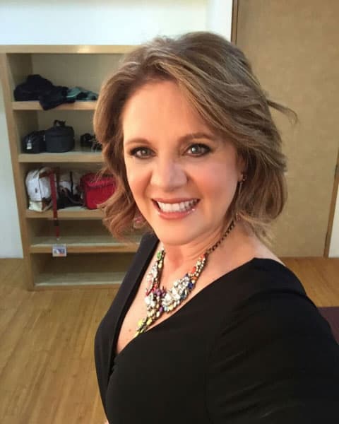 <a href="https://www.univision.com/famosos/laura-flores-responde-con-amor-a-las-denuncias-de-alejandra-avalos-con-erika-buenfil-es-otra-la-historia" target="_blank">Erika Buenfil</a> respondió a las acusaciones: 
<a href="https://www.univision.com/famosos/pobrecita-esta-loca-erika-buenfil-arremete-contra-alejandra-avalos-y-responde-a-cada-una-de-las-acusaciones-fotos" target="_blank"><b>"Pobrecita, está loca", señaló</b></a>
<b>.</b> Dijo desconocer de "dónde sacó" las acusaciones, si "nunca ha ido a verla" y se defendió de sus relaciones sentimentales porque "cada quien sus amantes".