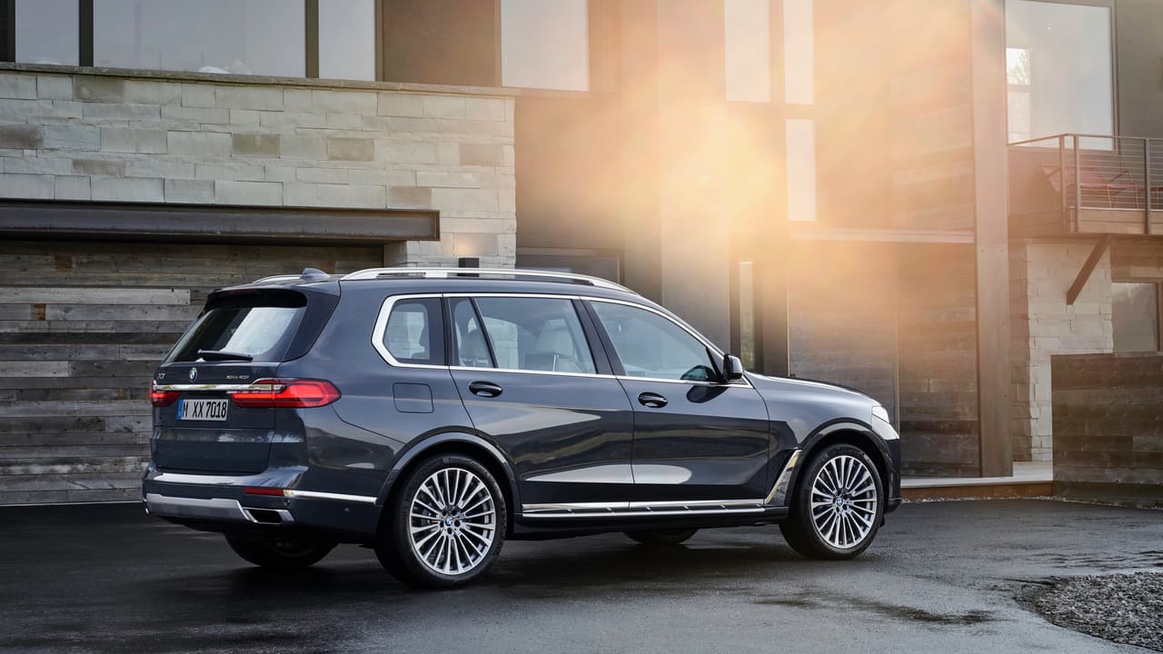La nueva BMW X7 es 
<b>9 pulgadas más larga que la X5</b>, la cual fue hasta la llegada de la nueva camioneta la SUV más larga ofrecida por el fabricante.