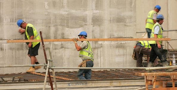 <b>¿Son las casas gratuitas? </b>
<br>
<br>No, las casas no son gratuitas, pero son asequibles. Las viviendas son asequibles gracias a los préstamos sin fines de lucro y el "aporte de mano de obra" (Sweat Equity) proporcionada por las familias asociadas y los voluntarios que construyen la casa. 
<br>
