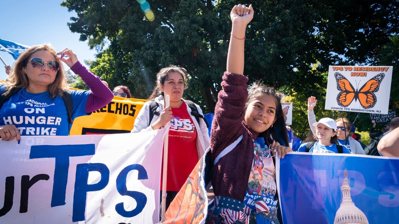Hondureños y nicaragüenses en DC protestan para pedir la extensión de TPS