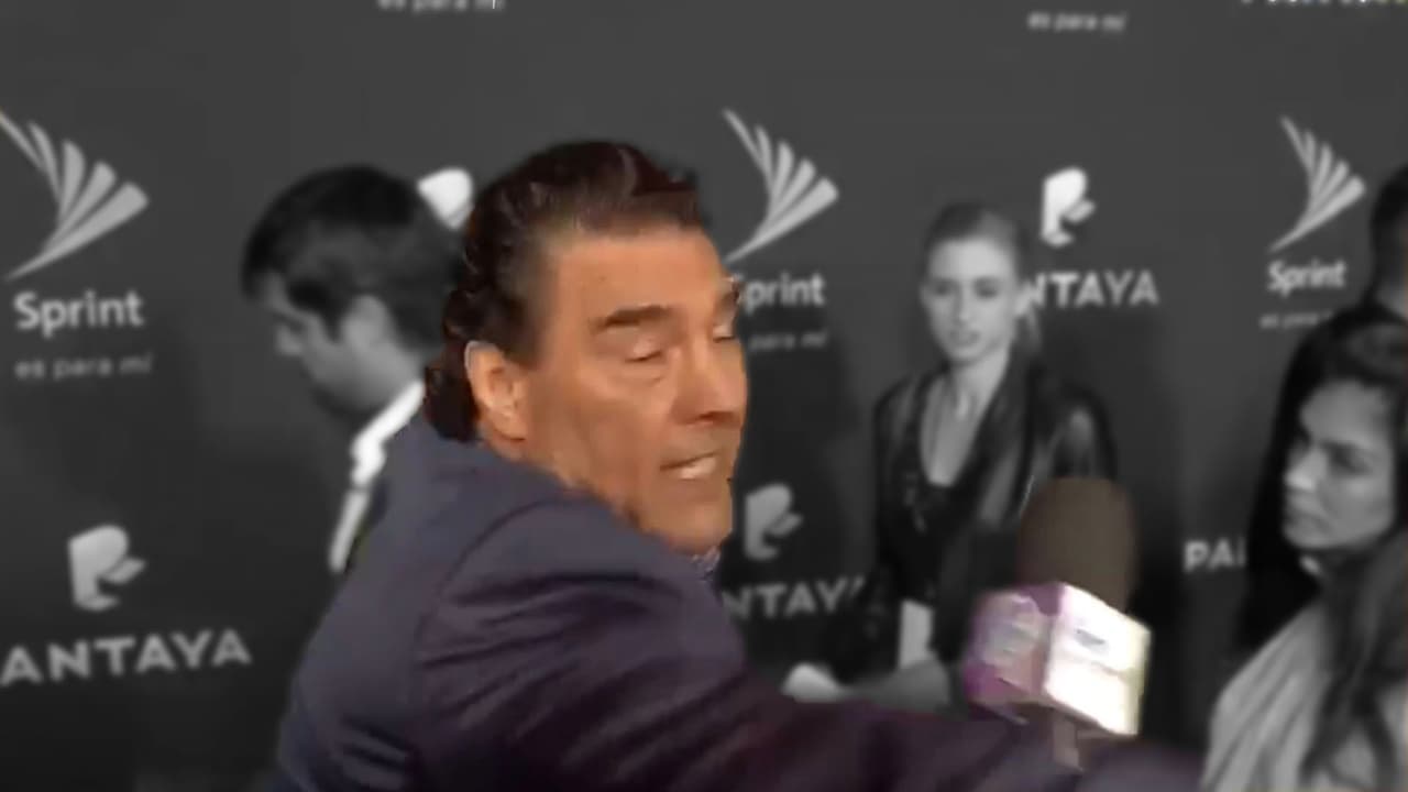 VIDEO: El momento en que Eduardo Yáñez explota y golpea con rabia a reportero de Univision