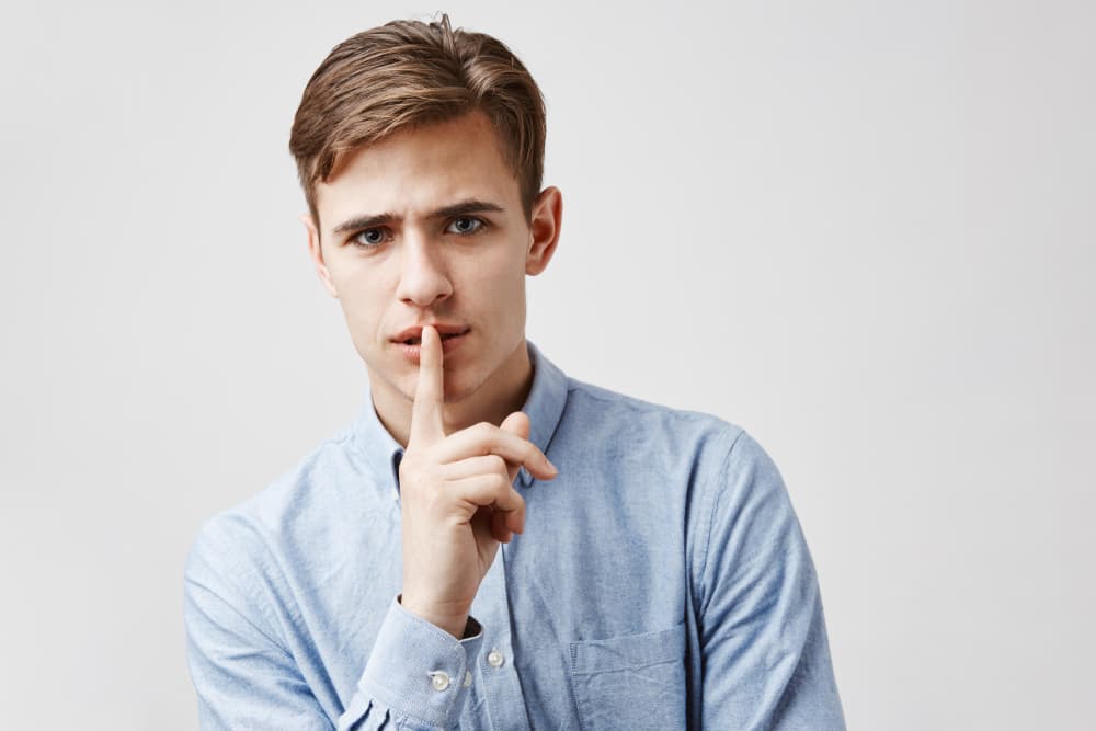 <b>LIBRA</b>
<br>En su caso también depende de la relación que maneje con la persona. Detestan la injusticia y saber cuando algo debería estar mejor, por lo que si creen o saben que alguien está engañando a un familiar o amigo, podrían advertirle y 'desembuchar' lo que sabe.