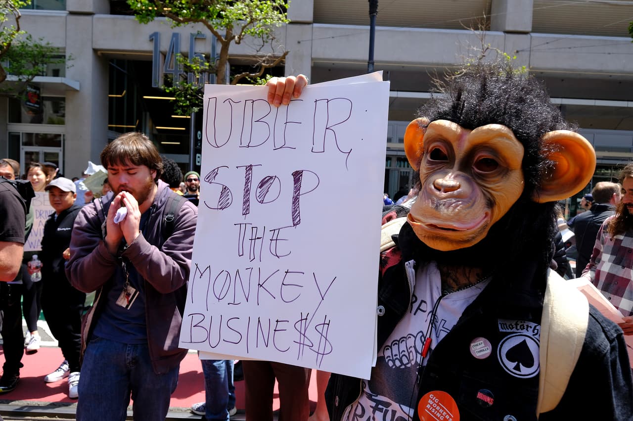La manifestación se dio en el marco de la Oferta Pública Inicial de Uber (IPO) prevista para el viernes. La empresa de transporte compartido espera recaudar unos $9,000 millones de inversionistas, lo que podría valuar a la compañía en $90,000 millones.
<br>