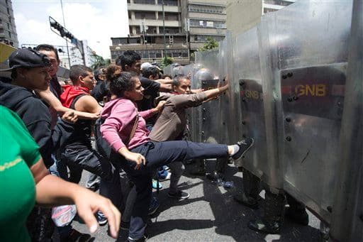 Las manifestaciones se suceden desde junio para protestar por la escasez de comida y la inflación. El presidente, Nicolás Maduro, ha ampliado el poder de los generales, que se han convertido en un apoyo para su gobierno mientras la economía se hunde y crecen las protestas callejeras.